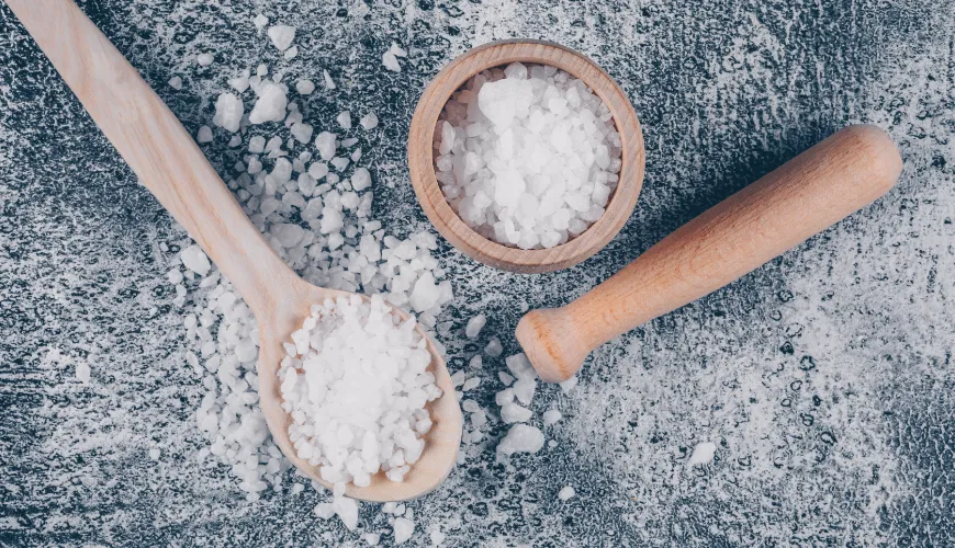 Le bicarbonate de soude est un assistant polyvalent pour tout le corps