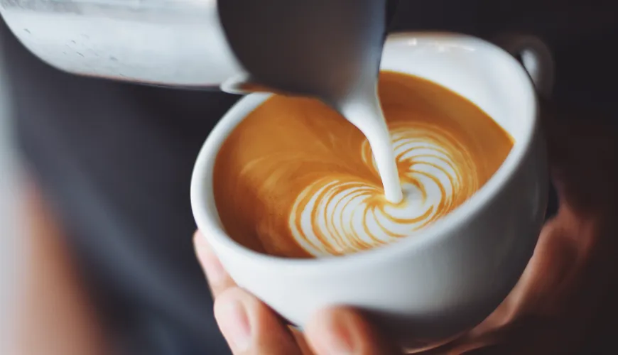 Pourquoi le café provoque-t-il des nausées et que faire à ce sujet ?