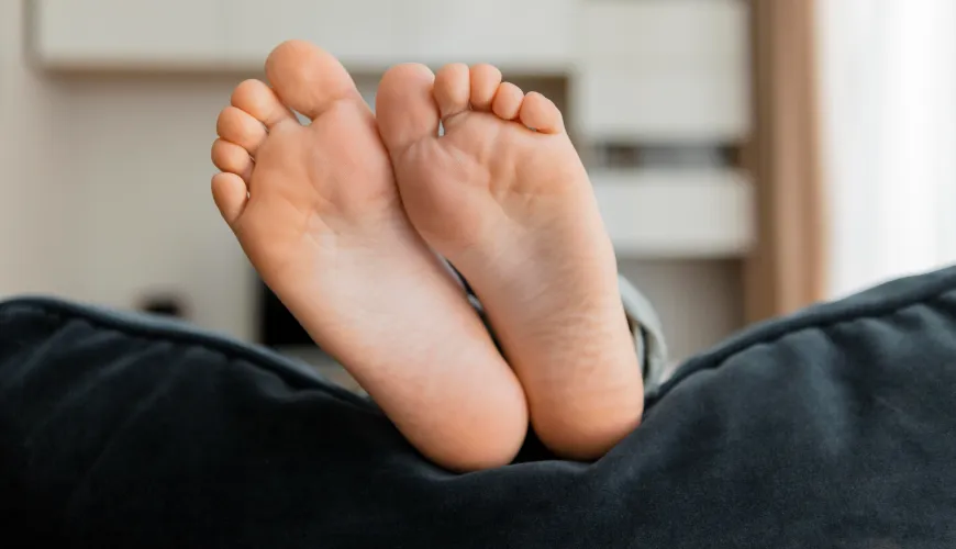 Causes les plus courantes des démangeaisons des pieds et leurs solutions