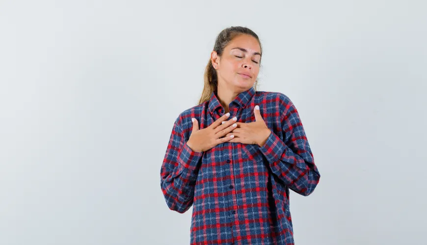 Pourquoi le stress provoque-t-il des douleurs thoraciques et comment y remédier ?