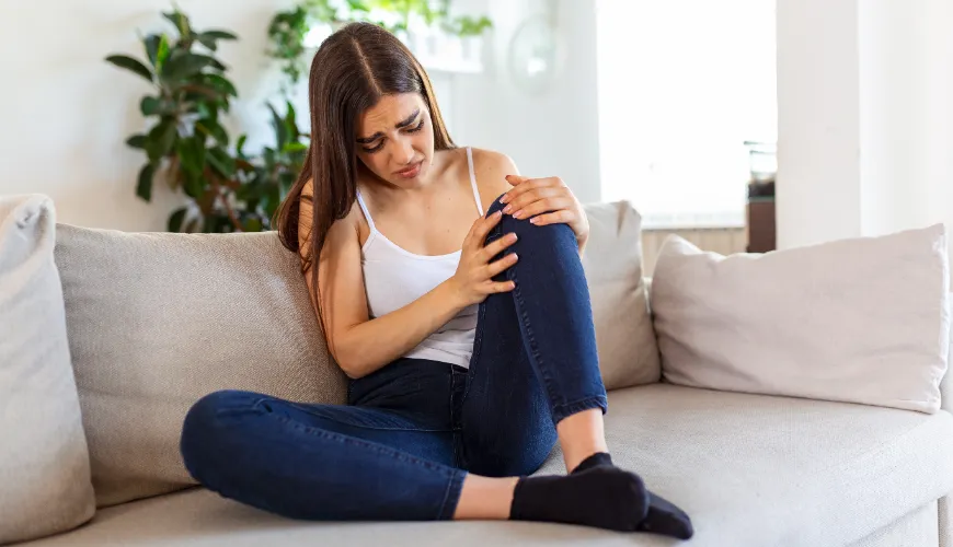 Comment gérer la douleur au genou la nuit, même lorsque vous êtes au repos ?