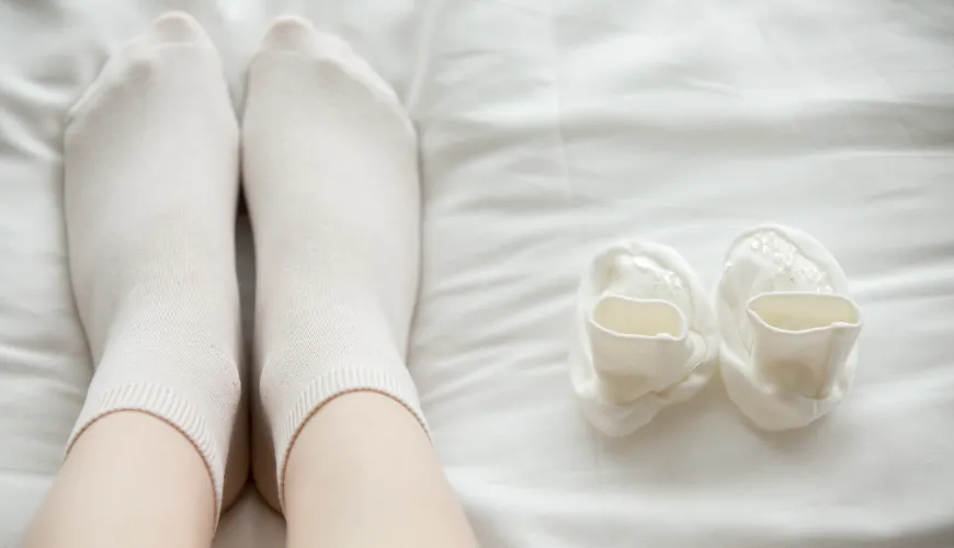 Débarrassez-vous des chaussettes blanches ternies grâce à des astuces simples