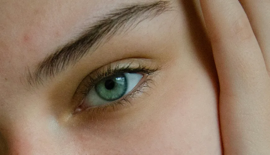 Qu'est-ce que la lamination des sourcils et comment fonctionne son effet