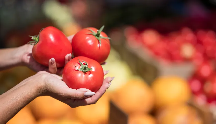 Ne négligez pas les manifestations d'une allergie aux tomates, elles peuvent être graves.